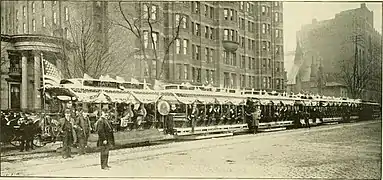 Tranvías frente al hotel en 1891