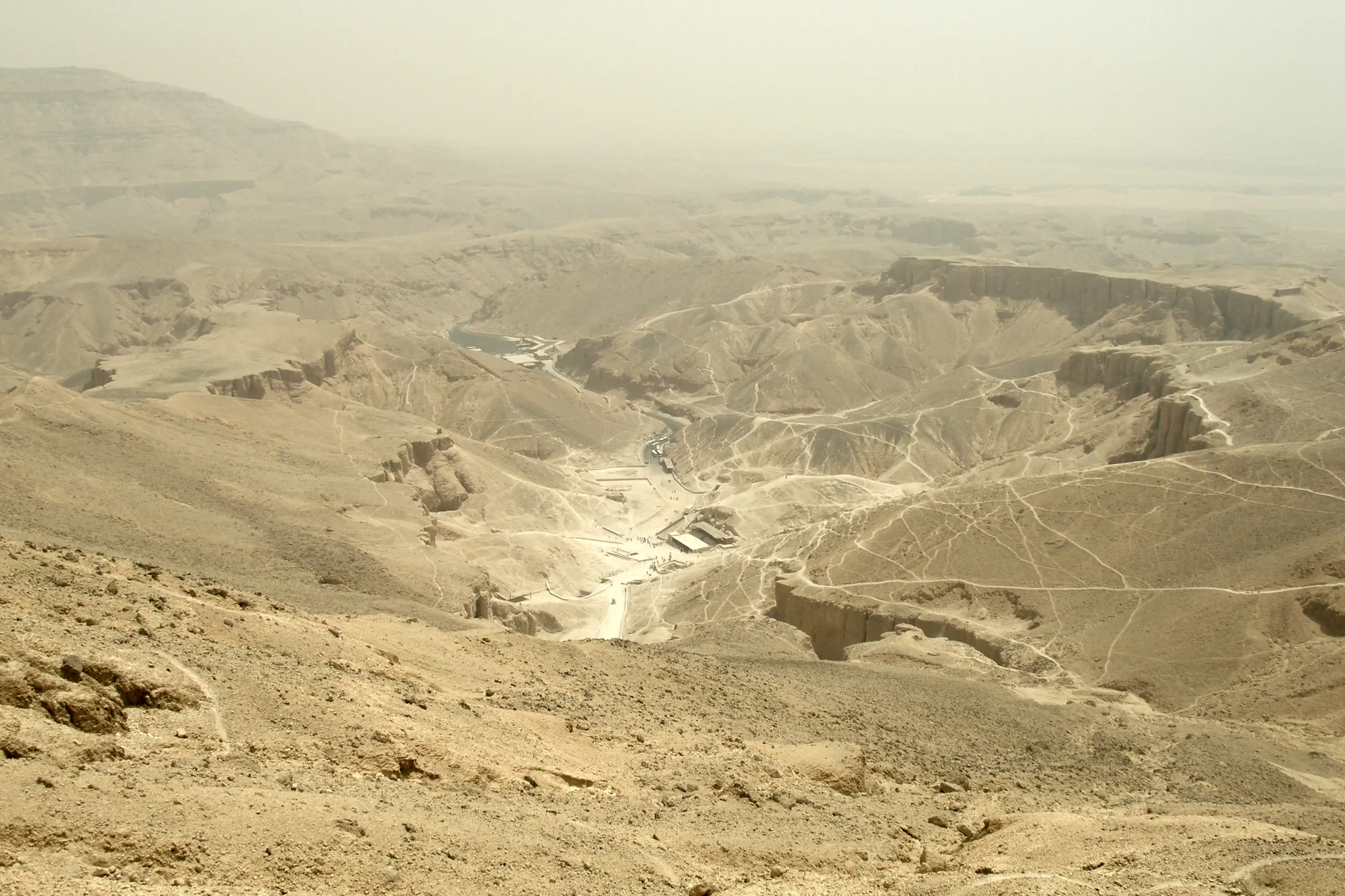 Thebes,_Luxor,_Egypt,_Panoramic_view_of_the_Valley_of_the_Kings