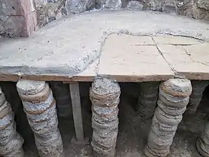 Detalle del caldarium de las termas cerca de Garni