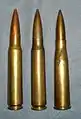 Tres cartuchos de calibre 13,2 mm: 13,2 x 99 Hotchkiss Largo M29, 13,2 x 96 Hotchkiss Corto M35 y 13,2 x 92 TuF.