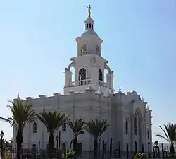 Vista del Templo de Tijuana desde el patio interior