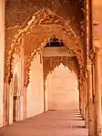 Arcos con lambrequines en la Mezquita de Tinmel (mediados del siglo XII)