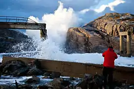 La central mareomotriz en Toftestallen fue finalizada en 1985 y fue destruida por una tormenta en 1988. Vista de los restos en 2013.