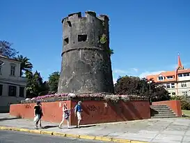 Torreón Los Canelos, Valdivia, diseñado por Juan Garland en 1678 y construido en 1774, ejemplo de arquitectura española con propósito militar.