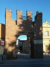 La puerta del parque de Torre del Mangano.