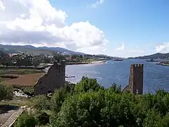 Torres de Oeste (S. XI), Catoira. Construidas para la defensa contra los ataques desde el Atlántico.