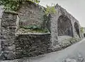 La muralla de Drogheda se extiende junto a St. Laurence Gate en Featherbed Lane.