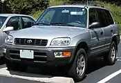 Toyota RAV4, cinco puertas parte frontal.