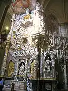 Transparente de la catedral de Toledo, de Narciso Tomé, compuesta y fabricada de mármoles, jaspe y bronce.