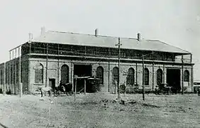 Exterior de los talleres del tranvía en el Mercado Victoria.