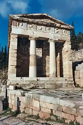 Tesoro de los atenienses en Delfos.