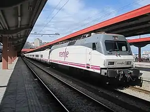 Trenhotel estacionado en Vigo