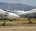 Aviones de combate McDonnell Douglas F-4 Phantom II de la Armada y el Cuerpo de Marines almacenados en AMARG.