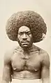 Jefe fijiano (Tui Namosi) con el pelo natural usado en un afro, hacia 1865