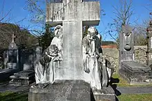 Monumento funerario a José Arana en Escoriaza (Guipúzcoa)