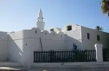 Vue arrière de la mosquée des Turcs à Houmt Souk avec son minaret de style turc.