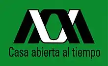 Monograma y lema de la Universidad Autónoma Metropolitana con el color verde de la Unidad Iztapalapa.