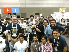 Equipo de Robótica de la UNAM con Steve Wozniak, ganando premios en el Robocup 2017 en Japón.
