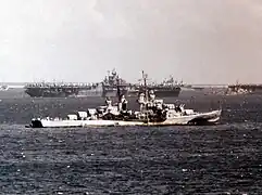 La Quinta Flota de los Estados Unidos parte para Okinawa en marzo de 1945, en los últimos movimientos de la Guerra del Pacífico. La dimensión geográfica del teatro de operaciones obligó a los contendientes a desplazar efectivos navales a distancias extraordinarias y al uso combinado de la aviación (portaaviones).