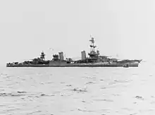 USS Salt Lake City en las afueras de Dutch Harbor después de la batalla.