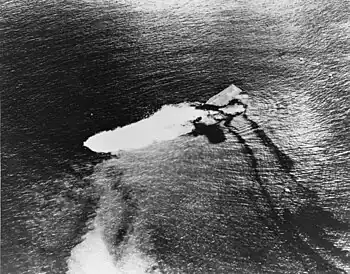 USS Saratoga (CV-3) se hunde después de la Operación Crossroads.