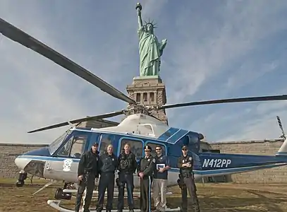 La Unidad de Aviación de la Policía de Parques en la Estatua de la Libertad.