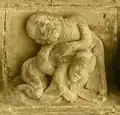 Detalle de Pórtico Sur. Hombre acariciando a mujer (s. XII).