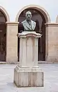 Busto de Alexandre de Serpa Pinto, Facultad de Derecho.