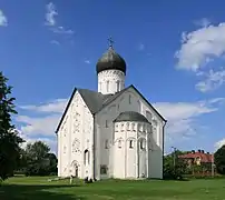 Iglesia de la Transfiguración del Salvador en la calle Ilyiná en Veliki Nóvgorod (1374)