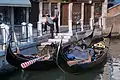 Góndolas en un canal interno, Venecia.