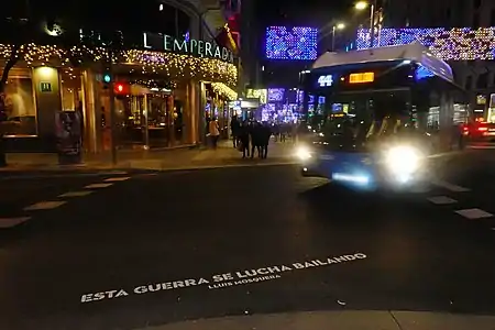 Verso de Lluís Mosquera dentro del proyecto "Versos al paso" del Ayuntamiento de Madrid.