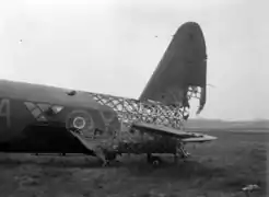 Wellington Mark X de la Real Fuerza Aérea Canadiense con la cola destrozada.