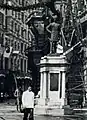 Estatua del Duque de Connaught al final de Pedder Street en 1919.