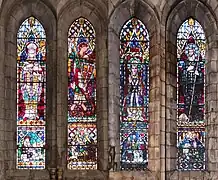 Vidrieras de la iglesia. De izda. a dcha. San Agustín, San Miguel Arcángel, San Fermín y San Veremundo.