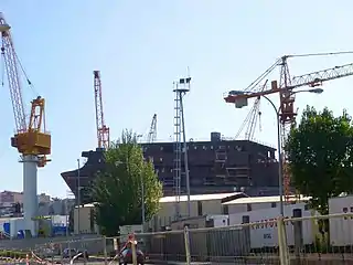 Astillero Hijos de J. Barreras en la avenida.