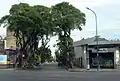 Vista desde el sur de la Av. Canónigo Miguel del Corro, en su nacimiento en la Av. Rivadavia