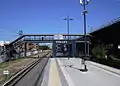 El puente peatonal de la calle Víctor Hugo visto desde el sector este de la estación Villa Luro