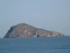 La isla del Congreso, perteneciente al archipiélago de las islas Chafarinas, vista desde el cabo de Agua, en Marruecos.