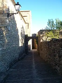 Vista de una calle de Roda de Isábena.