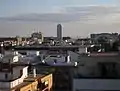 Vista del edificio entre los tejados de Valencia.