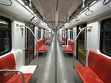 Interior de un tren NS-16.