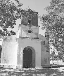 Vista externa de la Iglesia Católica de la Santisima Trinidad de Guara