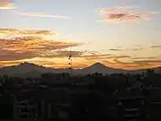 Iztaccíhuatl y Popocatépetl desde la Colonia del Valle