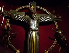 Volto Santo de Lucca, la tradición piadosa lo atribuye a Nicodemo. La talla actual (taller de Benedetto Antelami, siglo XIII) es réplica de la que llegó a la ciudad en 742.