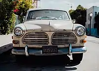 Vista frontal de un Volvo Amazon