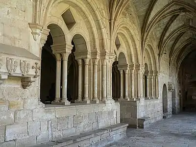 Santes Creus. Capiteles con la ornamentación cisterciense