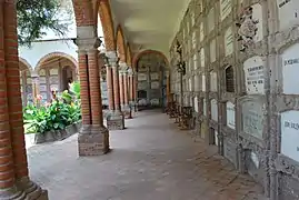 Cementerio en Encarnación de Díaz.