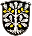 Escudo de Okriftel con roble, bellotas y raíces