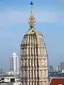 Una trishula de siete puntas en la cima de Wat Arun, también conocida como el tridente de Shiva.