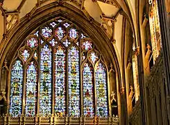 Golden Windows, decorado,  en el extremo oriental de la catedral de Wells